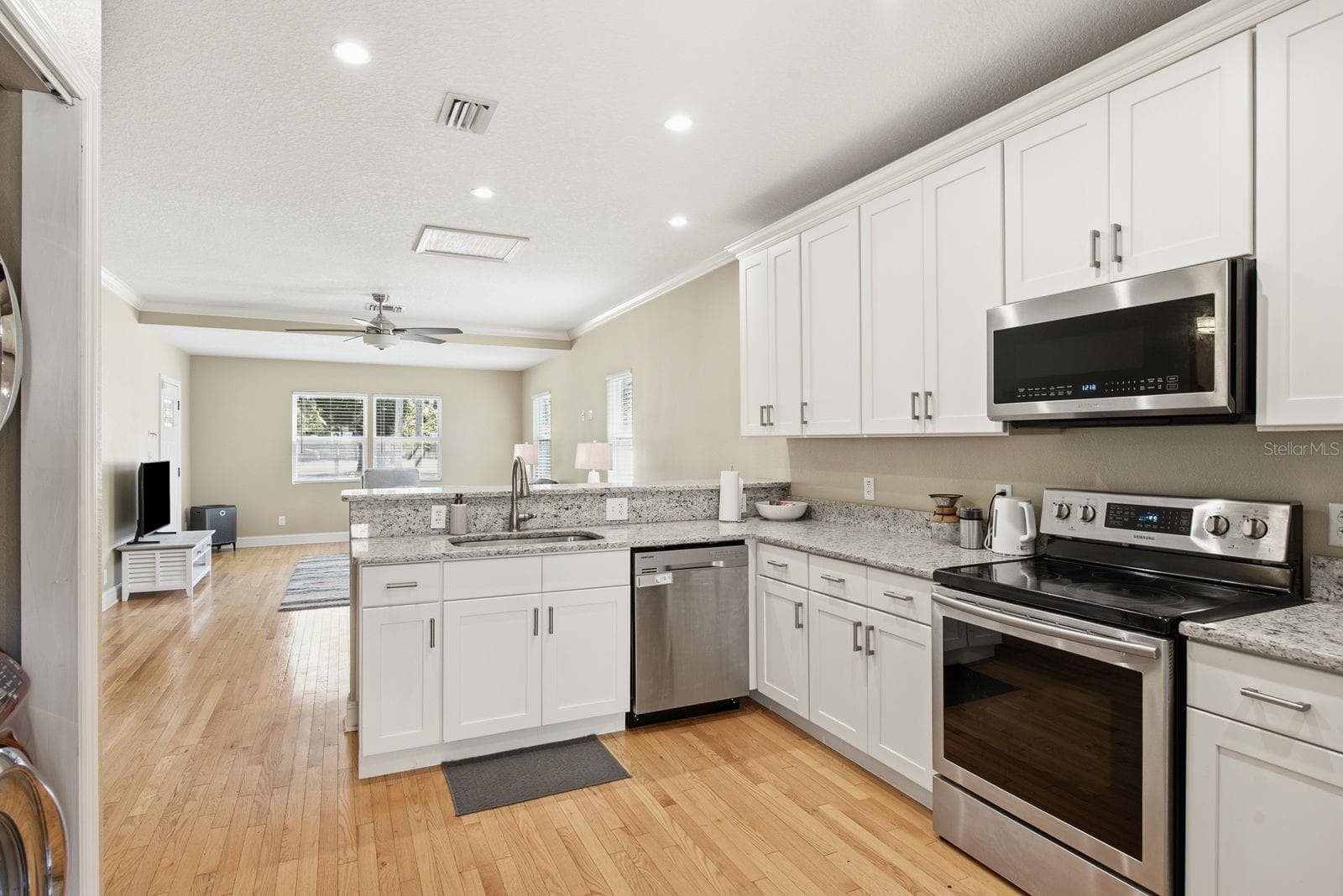 Kitchen - 420 40TH ST N, ST PETERSBURG