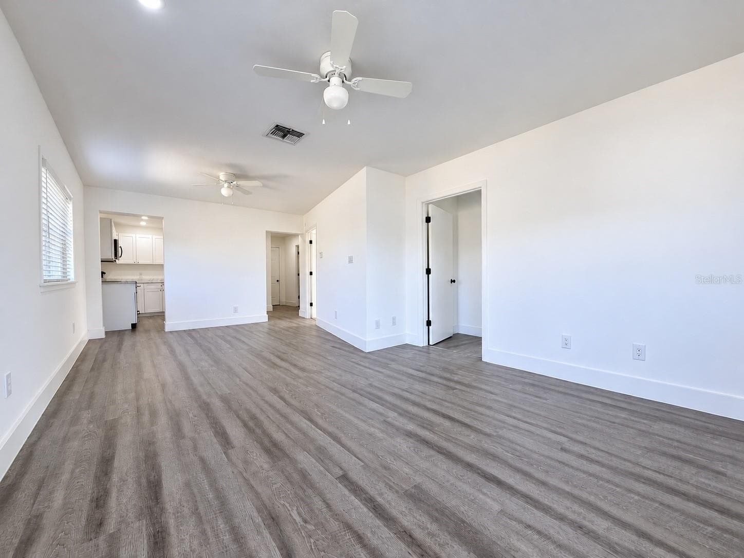Single Family Residence at 2718 5TH AVE E, PALMETTO, photo 2 of 15