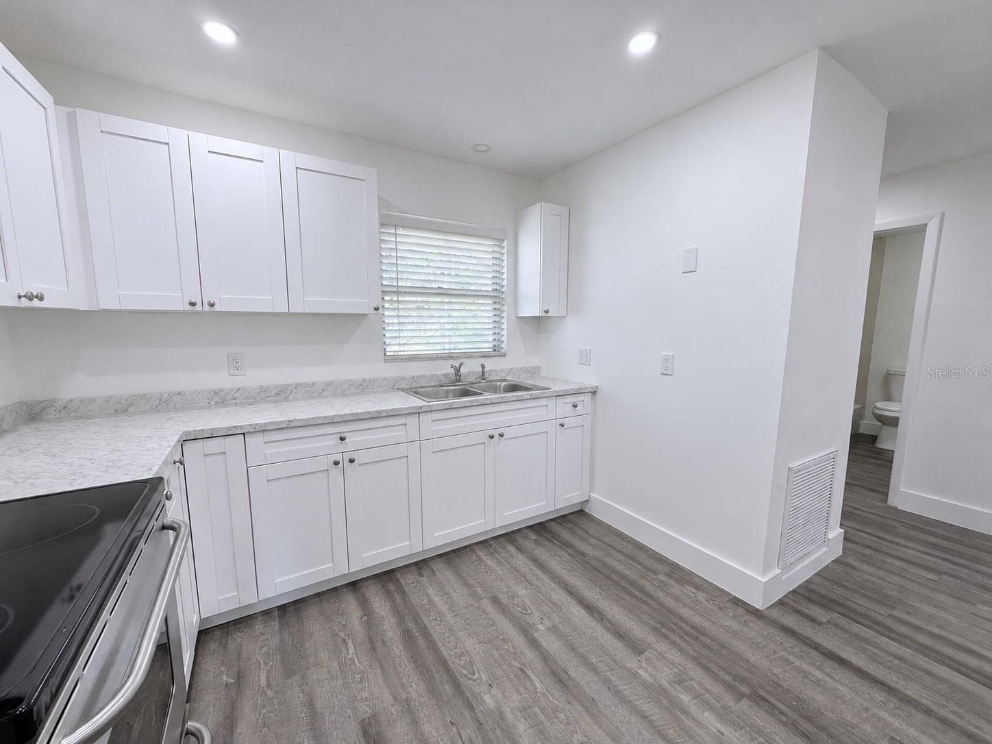 Single Family Residence at 2718 5TH AVE E, PALMETTO, photo 11 of 15