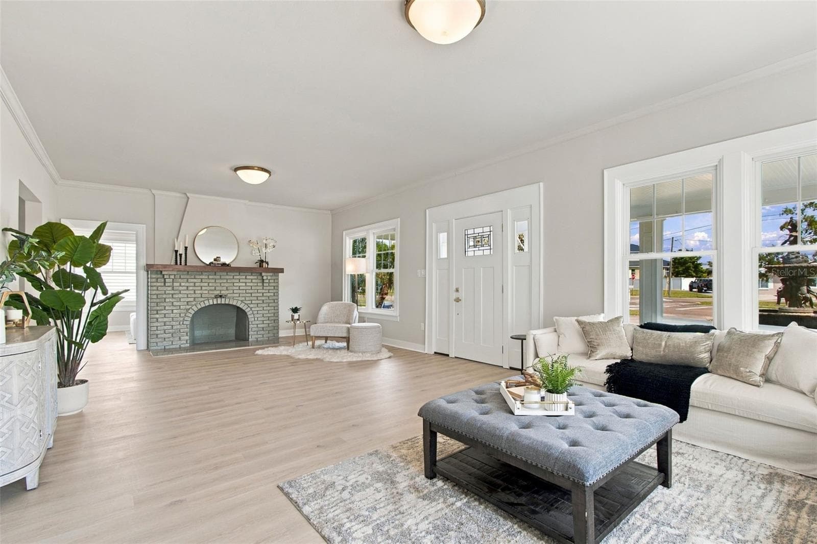 Living room - 5426 VENETIAN BLVD NE, ST PETERSBURG