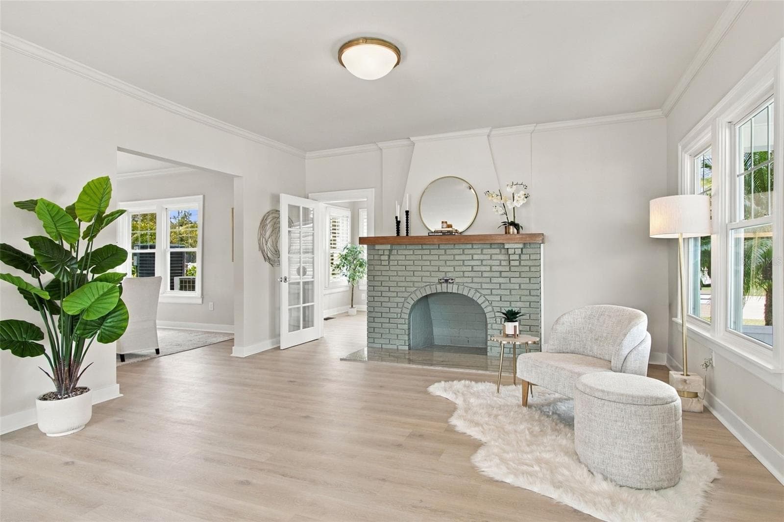Living room - 5426 VENETIAN BLVD NE, ST PETERSBURG