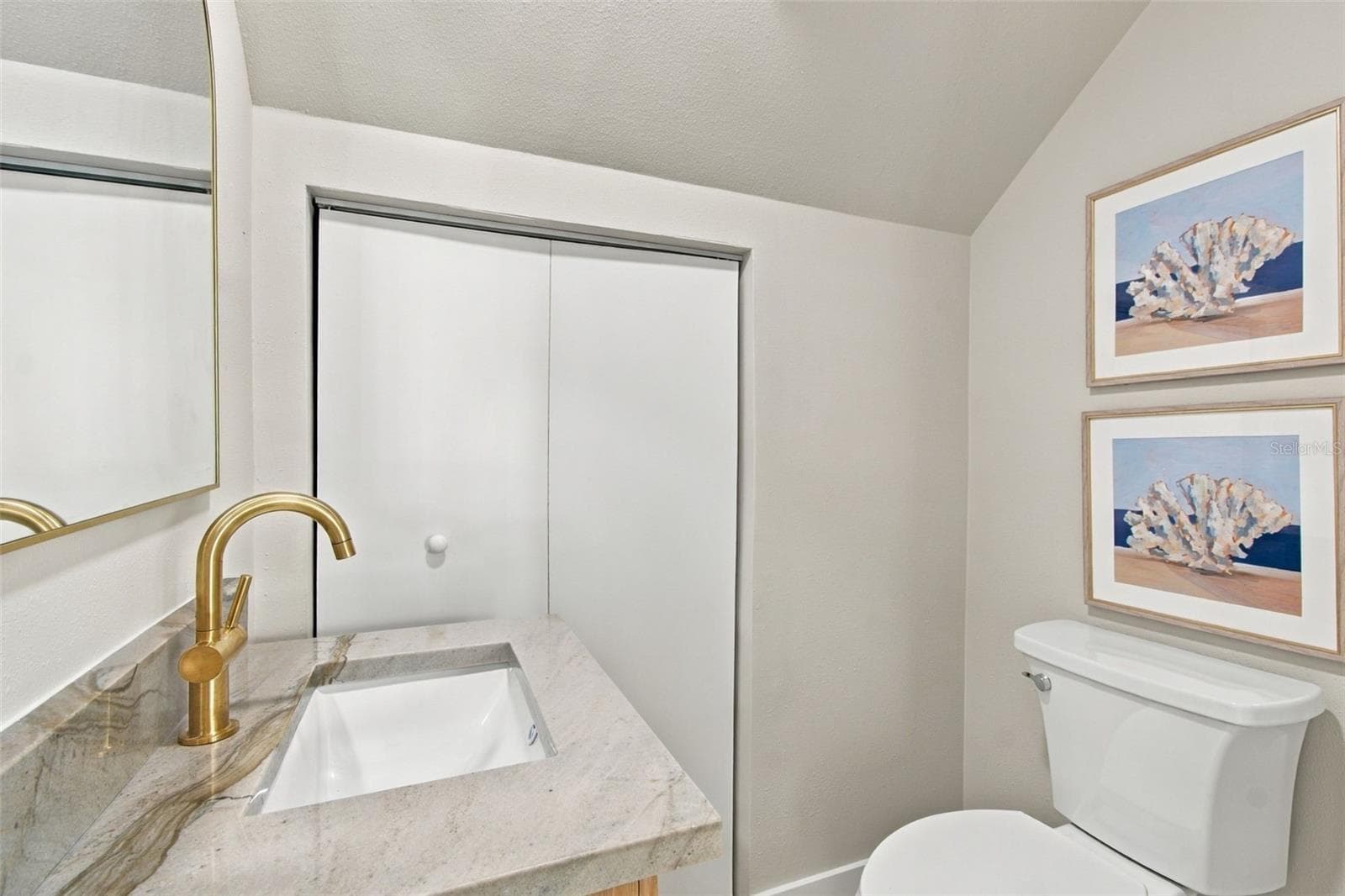 Main floor half bathroom - 5426 VENETIAN BLVD NE, ST PETERSBURG