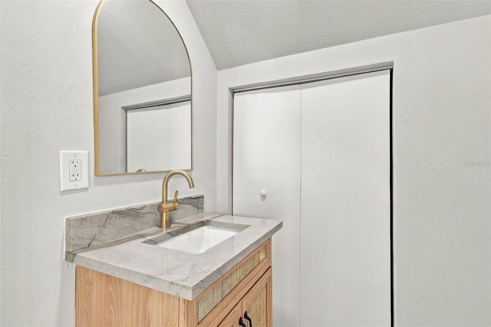 Main floor half bathroom - 5426 VENETIAN BLVD NE, ST PETERSBURG