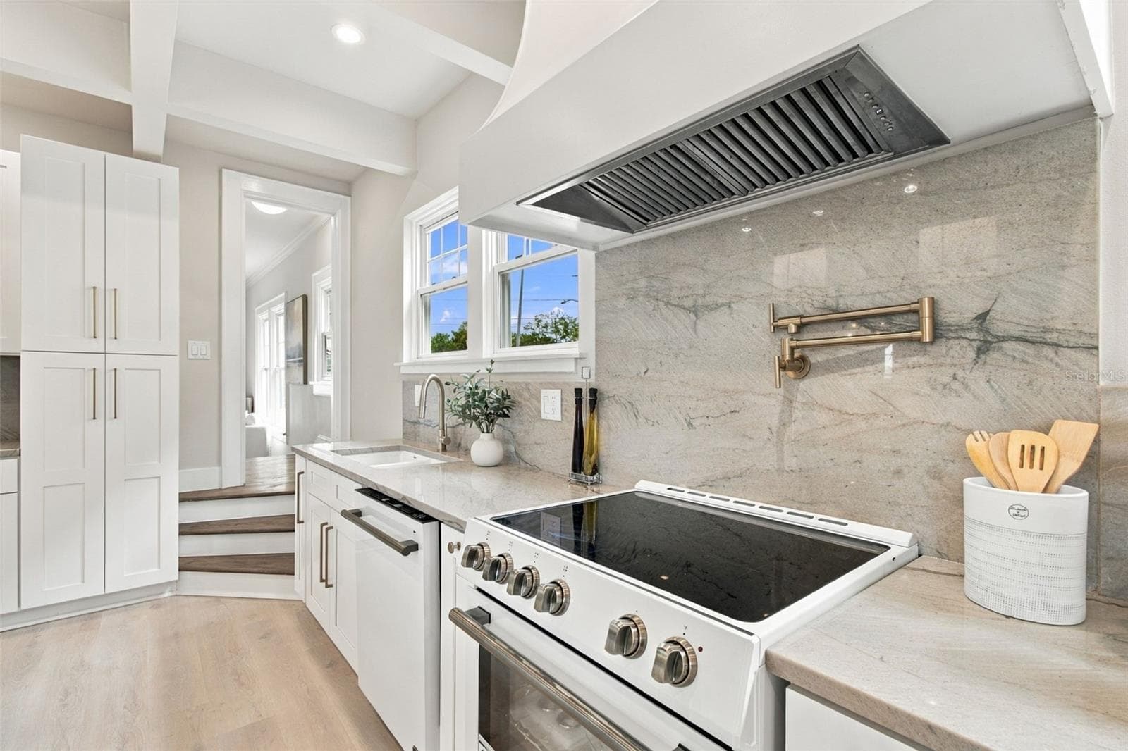 Kitchen - 5426 VENETIAN BLVD NE, ST PETERSBURG