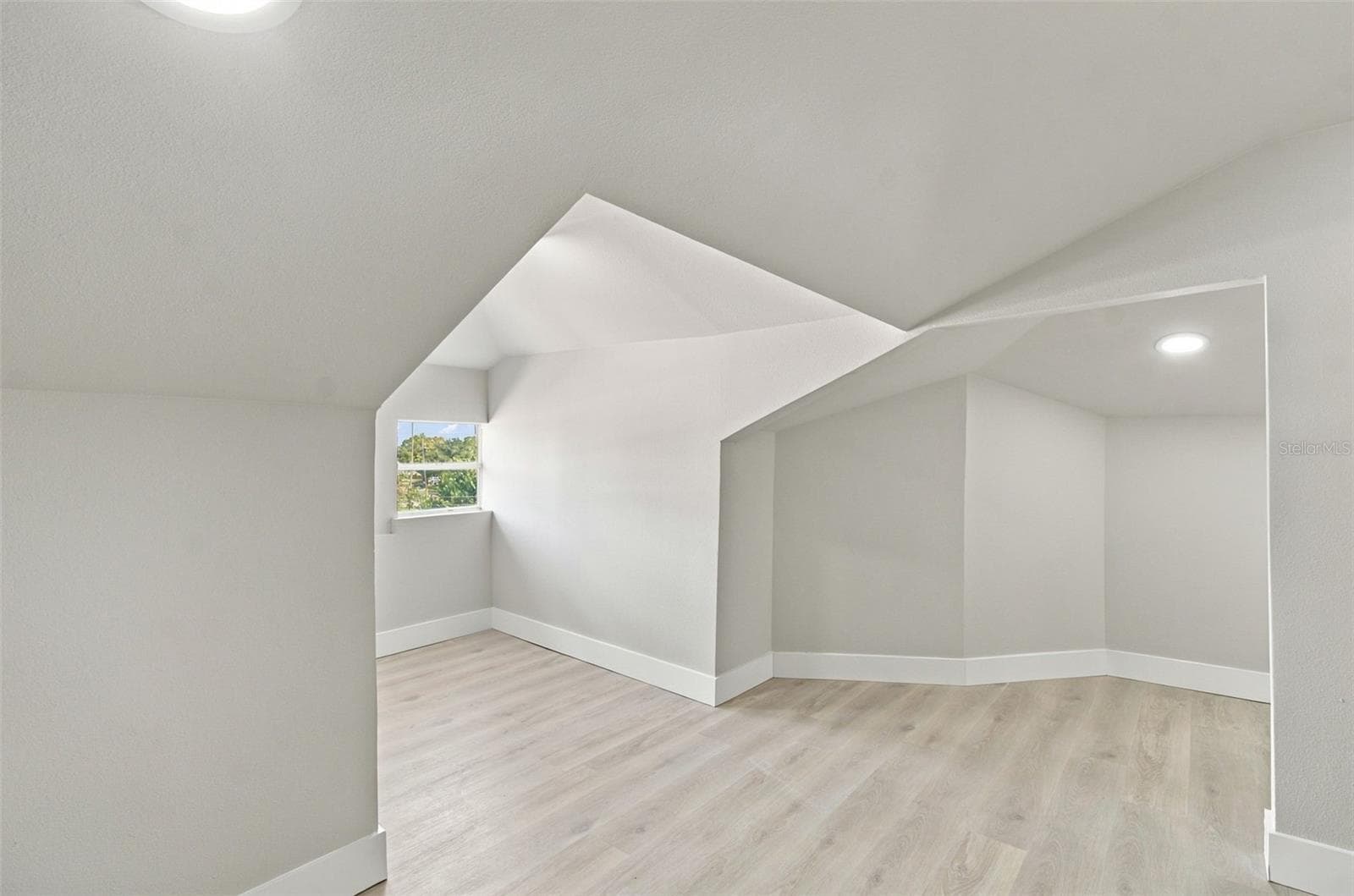 Finished attic - 5426 VENETIAN BLVD NE, ST PETERSBURG