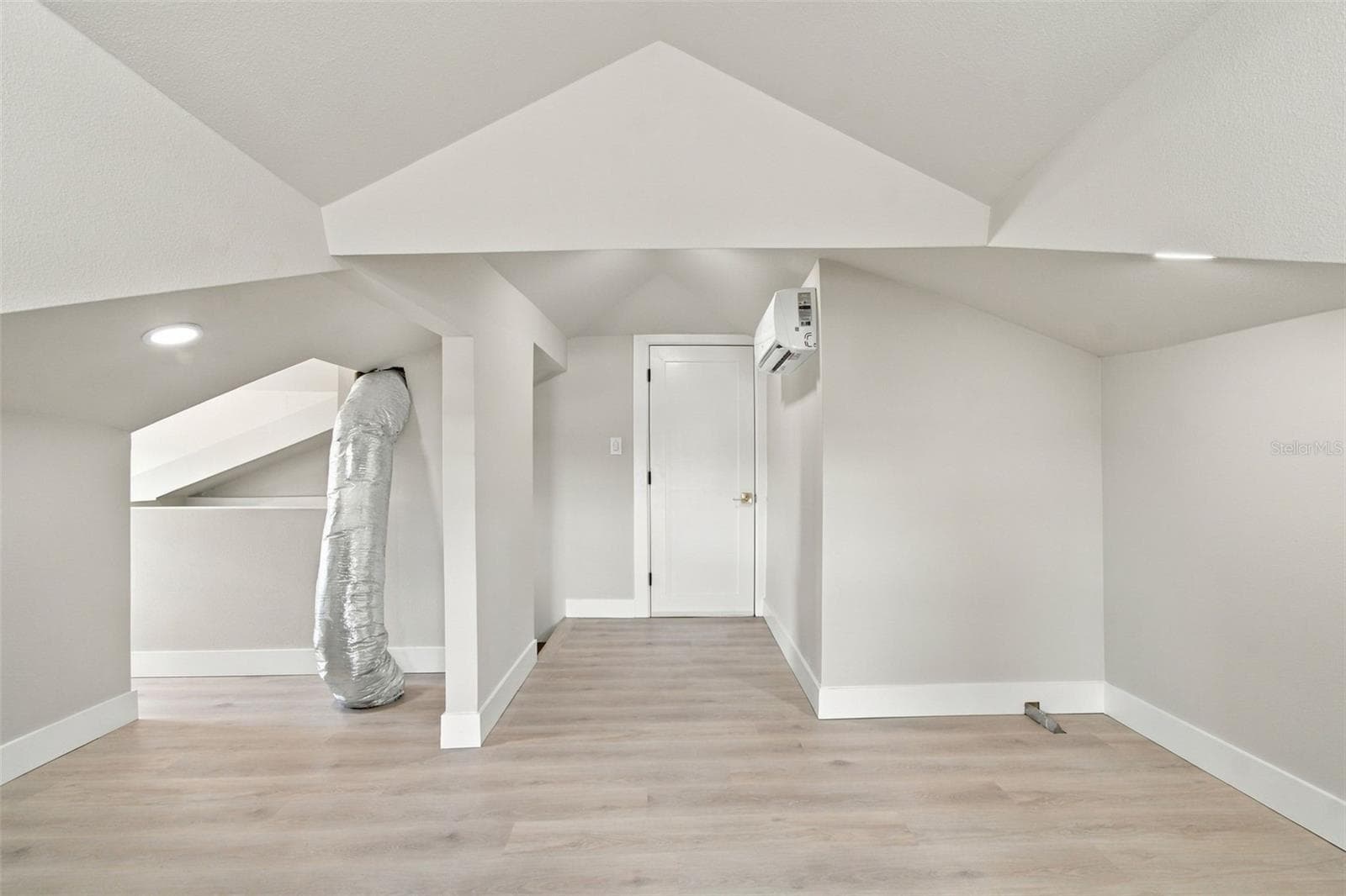 Finished attic - 5426 VENETIAN BLVD NE, ST PETERSBURG