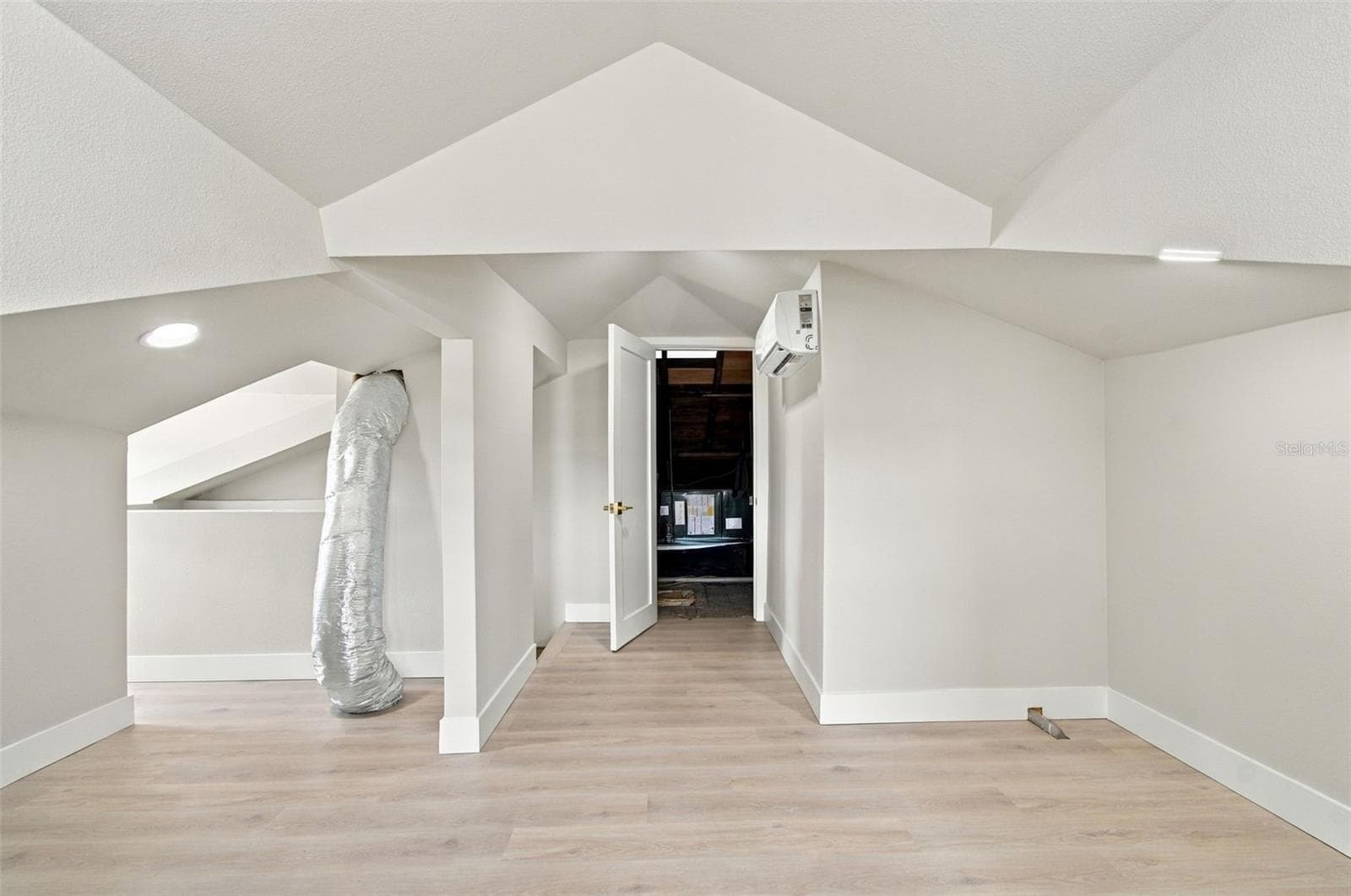 Finished attic - 5426 VENETIAN BLVD NE, ST PETERSBURG