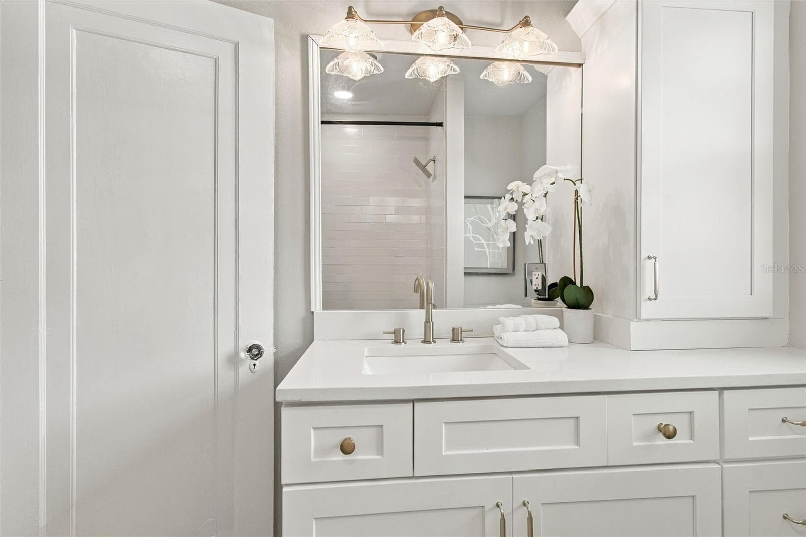 Second floor full bathroom - 5426 VENETIAN BLVD NE, ST PETERSBURG