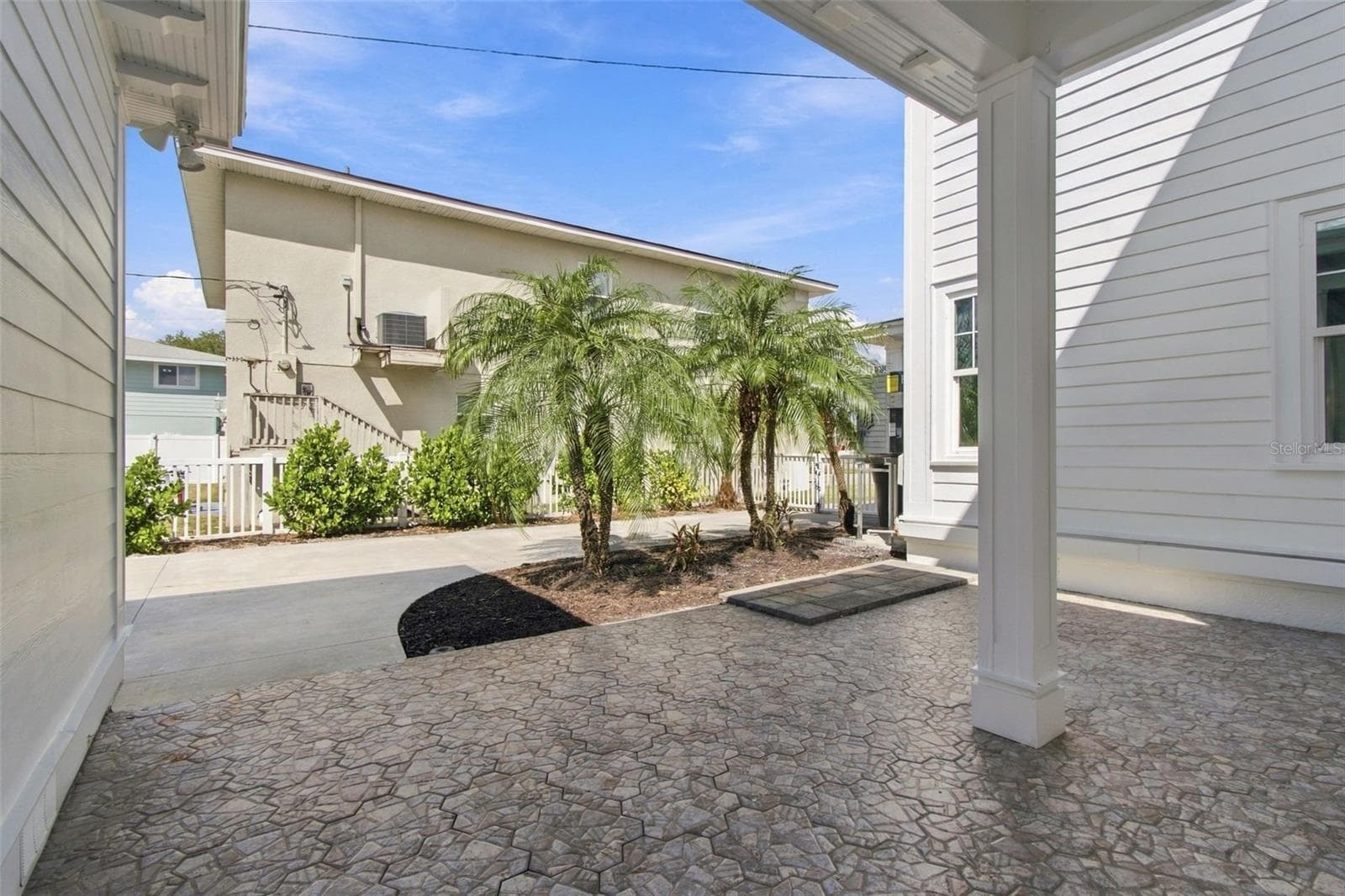 Side patio - 5426 VENETIAN BLVD NE, ST PETERSBURG