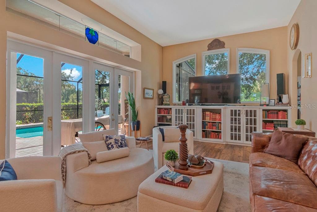 *Bright Living Space - 5907 CHERRY OAK DR, VALRICO