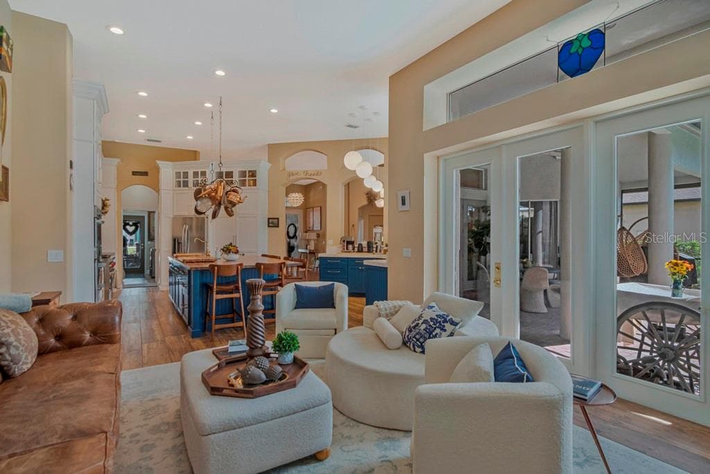 *Bright Living Space - 5907 CHERRY OAK DR, VALRICO