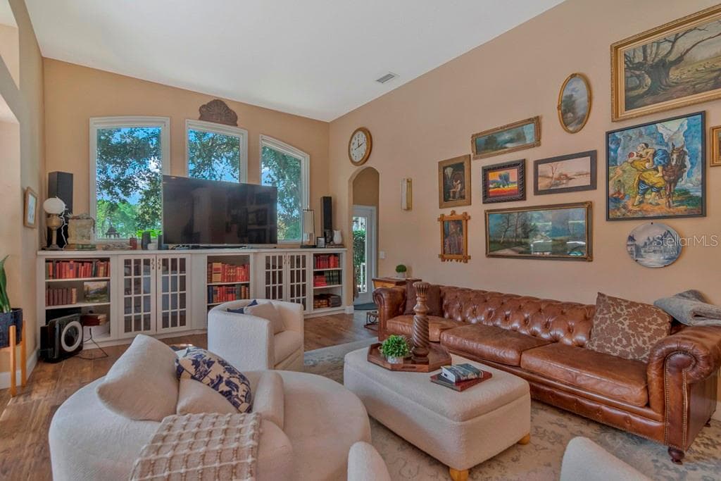 *Bight Living Space - 5907 CHERRY OAK DR, VALRICO