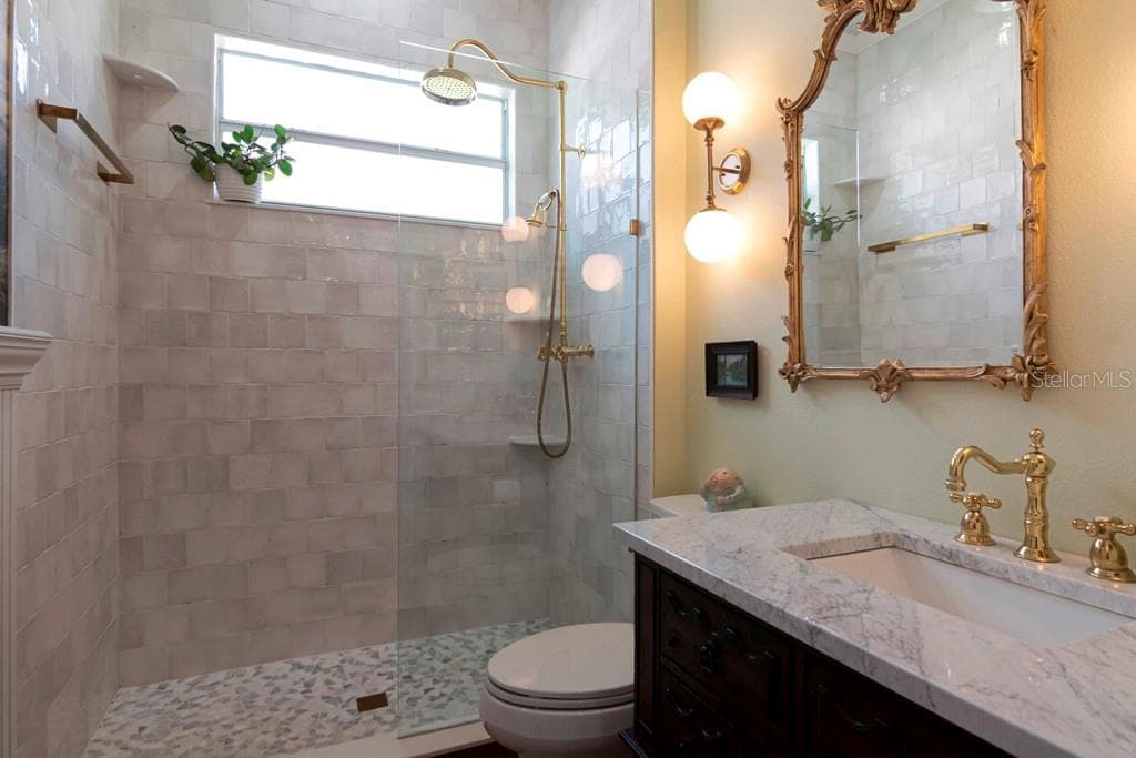 *Guest Bath 2 - 5907 CHERRY OAK DR, VALRICO