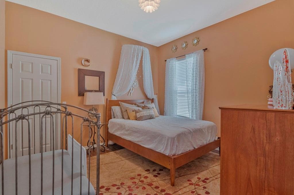 *Guest Room 4 with Walk in closet - 5907 CHERRY OAK DR, VALRICO