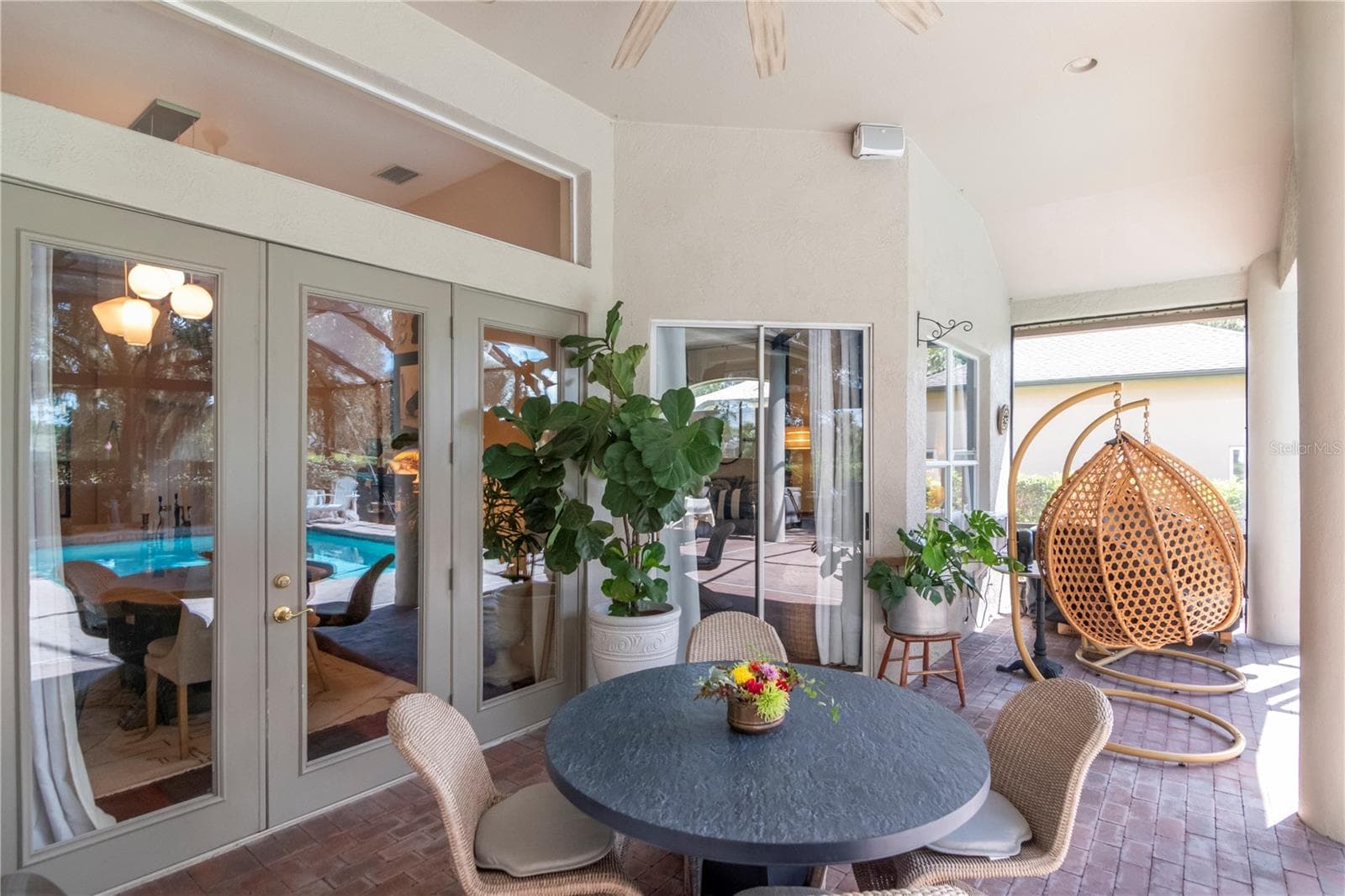 Covered and Screened Outdoor Space - 5907 CHERRY OAK DR, VALRICO