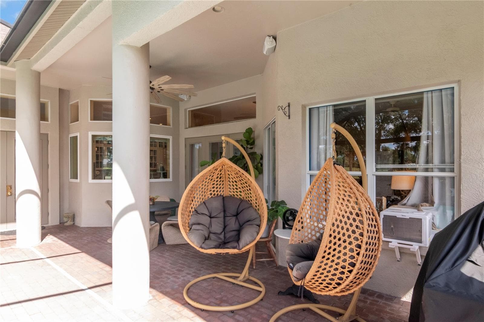 Covered and Screened Outdoor Space - 5907 CHERRY OAK DR, VALRICO
