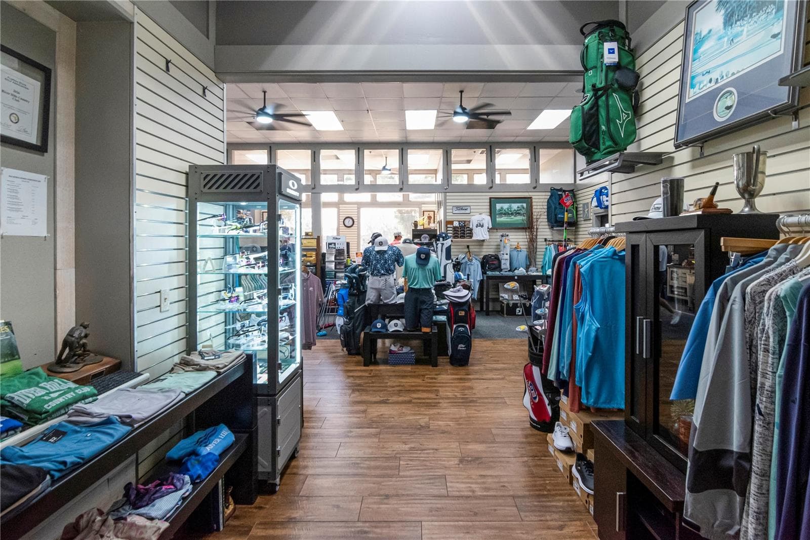 Pro Shop - 5907 CHERRY OAK DR, VALRICO