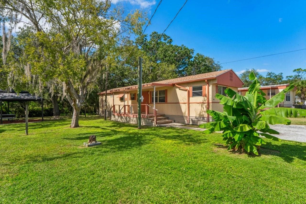 Mobile Home at 14621 & 14617 CORAL DR, HUDSON, photo 4 of 21