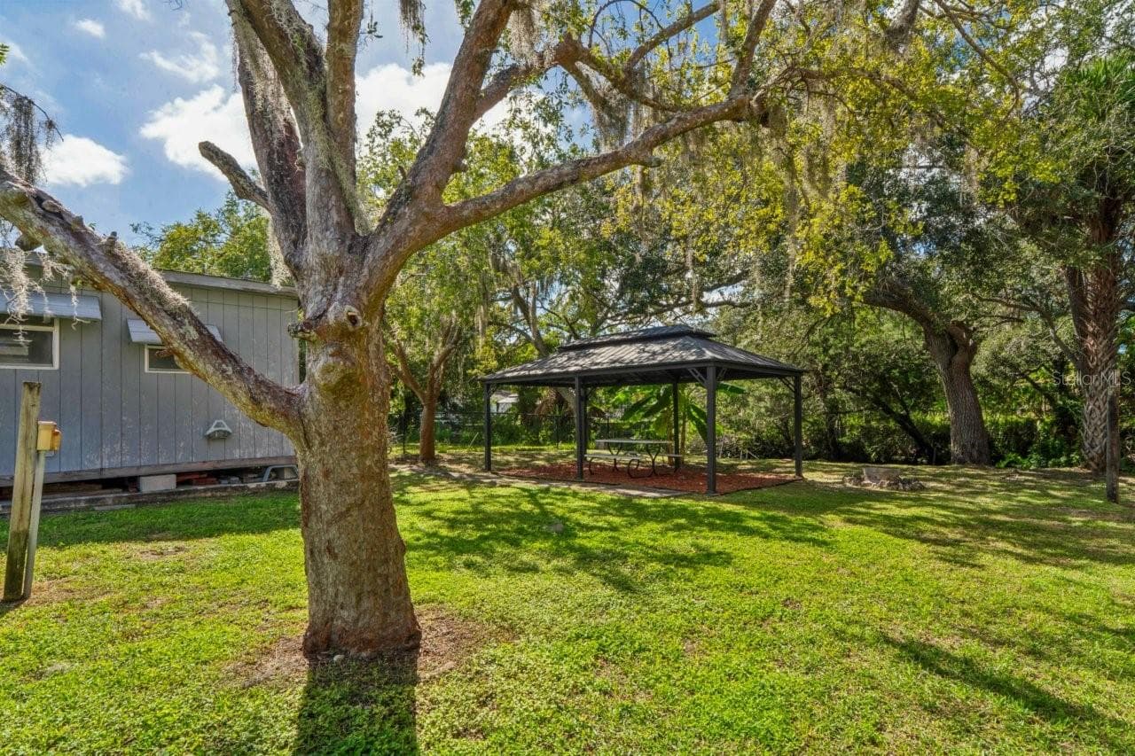 Mobile Home at 14621 & 14617 CORAL DR, HUDSON, photo 13 of 21