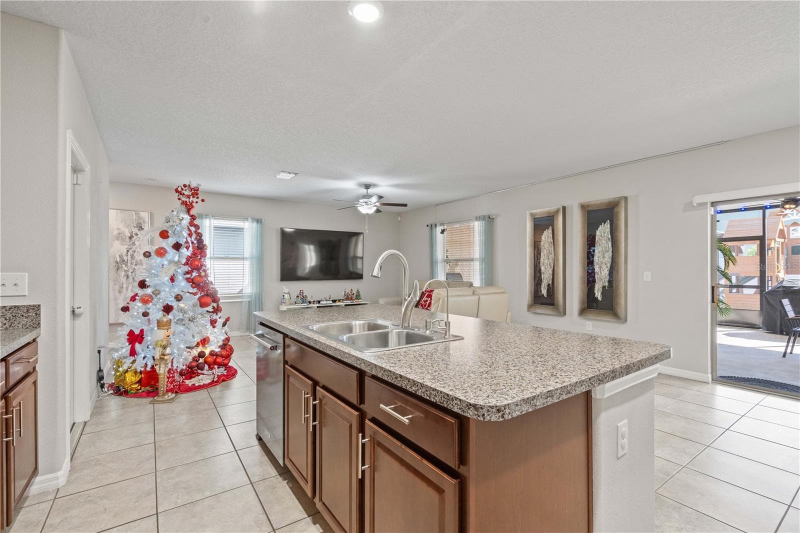 Single Family Residence at 3717 CAT MINT ST, TAMPA, photo 10 of 42