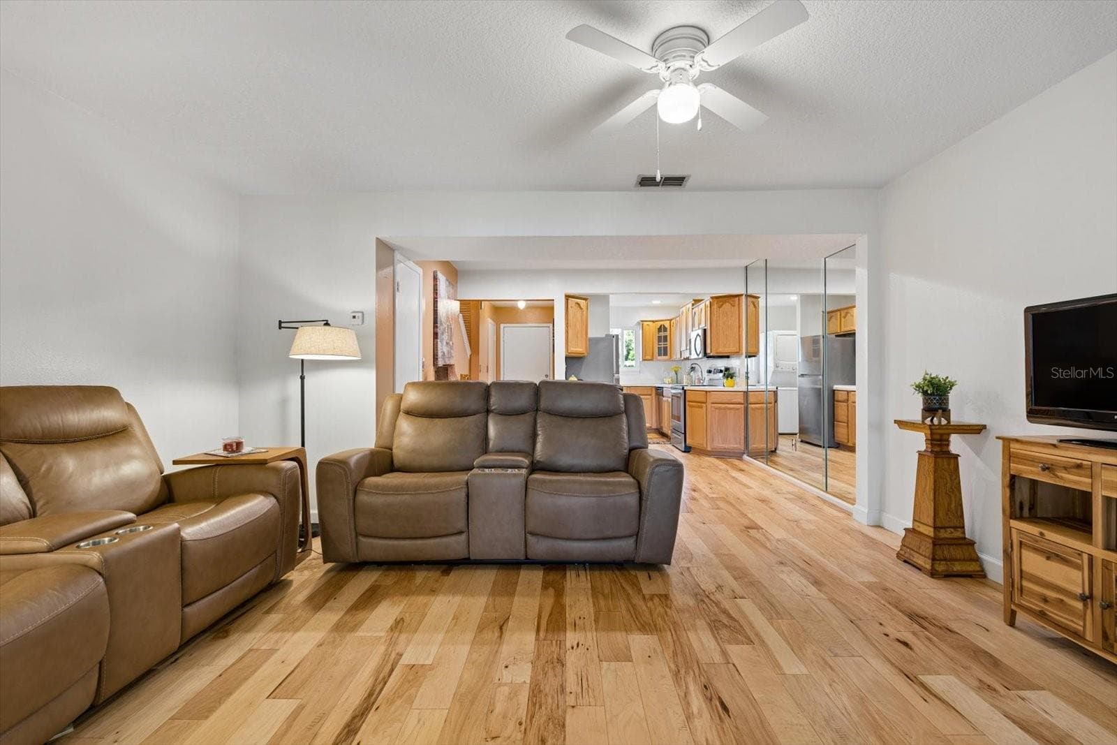 Living - 172 115TH AVE N #172, ST PETERSBURG
