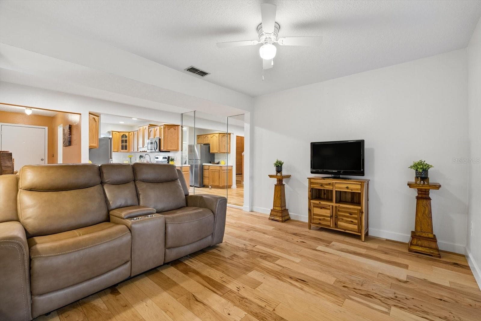 Living - 172 115TH AVE N #172, ST PETERSBURG