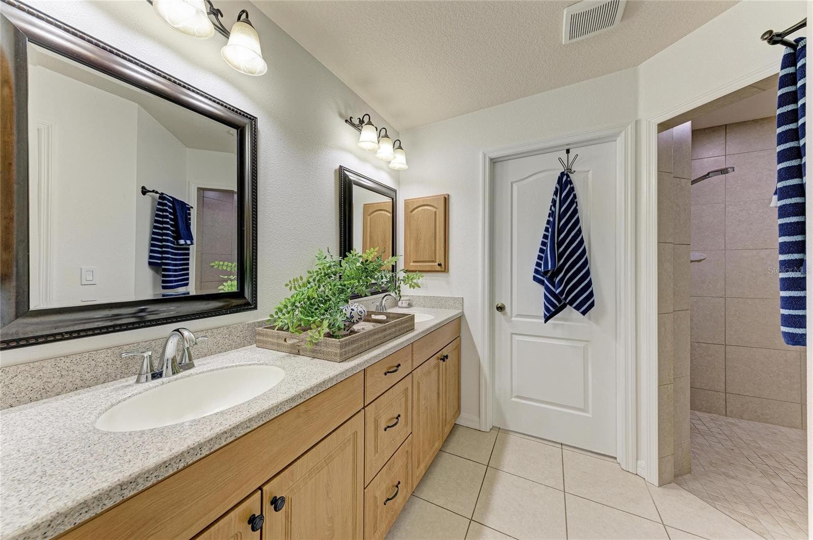 Single Family Residence at 485 GRANT RD, VENICE, photo 18 of 33