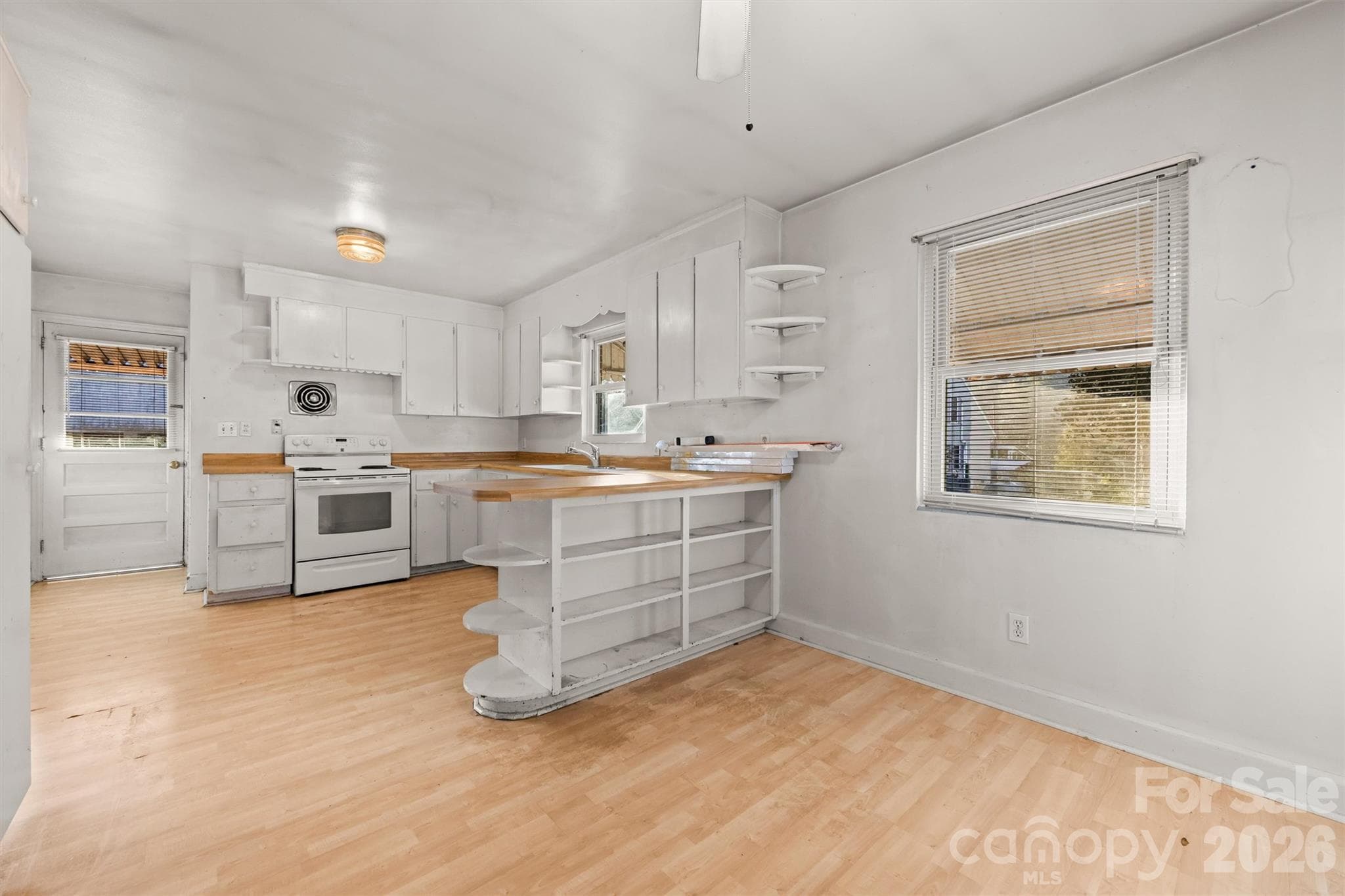 Kitchen with breakfast bar and display shelves and dining area - 108 Morgan Street, Canton