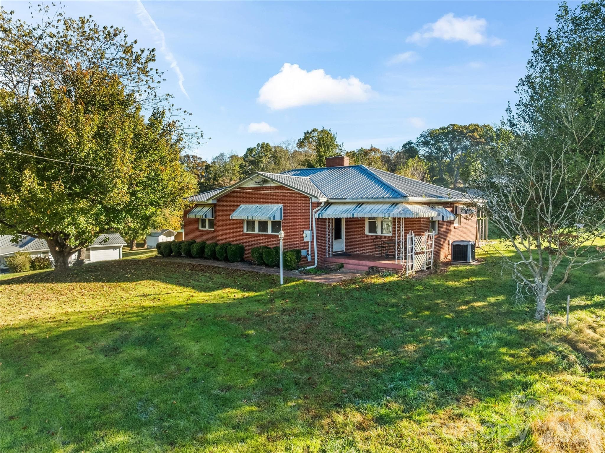 Lovely yard - Brich Rancher - 108 Morgan Street, Canton