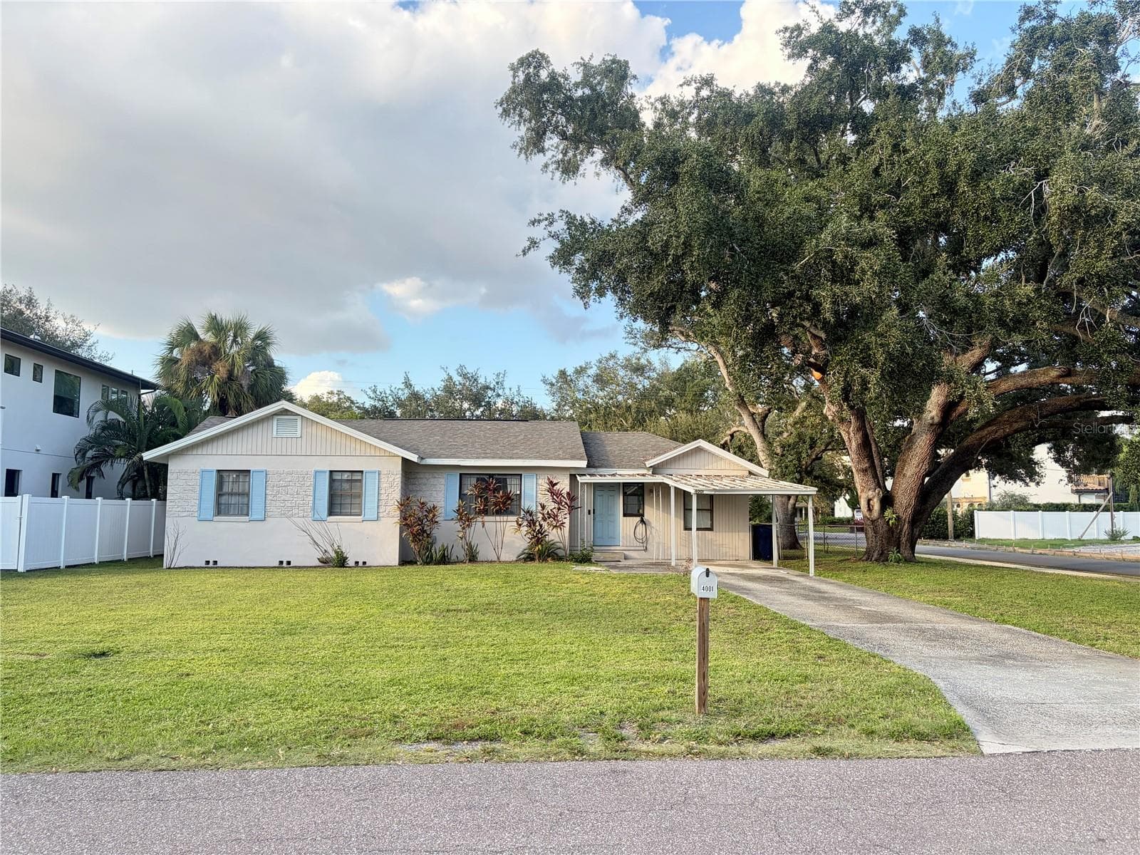 4001 W MULLEN AVE
