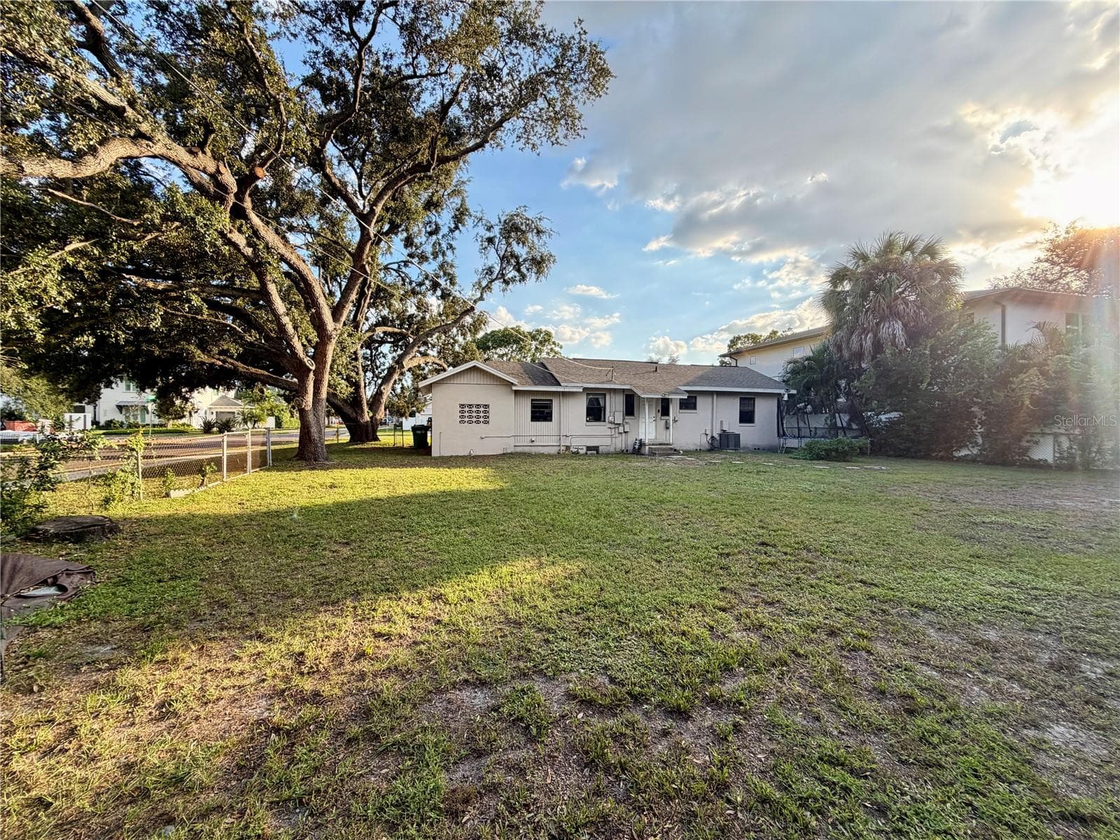 Single Family Residence at 4001 W MULLEN AVE, TAMPA, photo 2 of 5