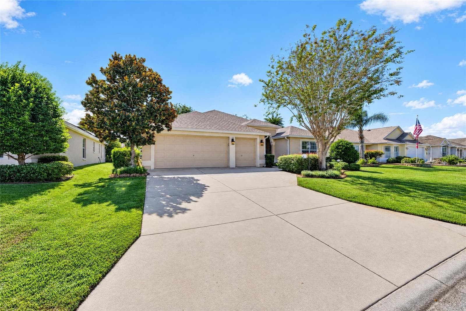 Single Family Residence at 588 BRADFORD LOOP, THE VILLAGES, photo 5 of 61