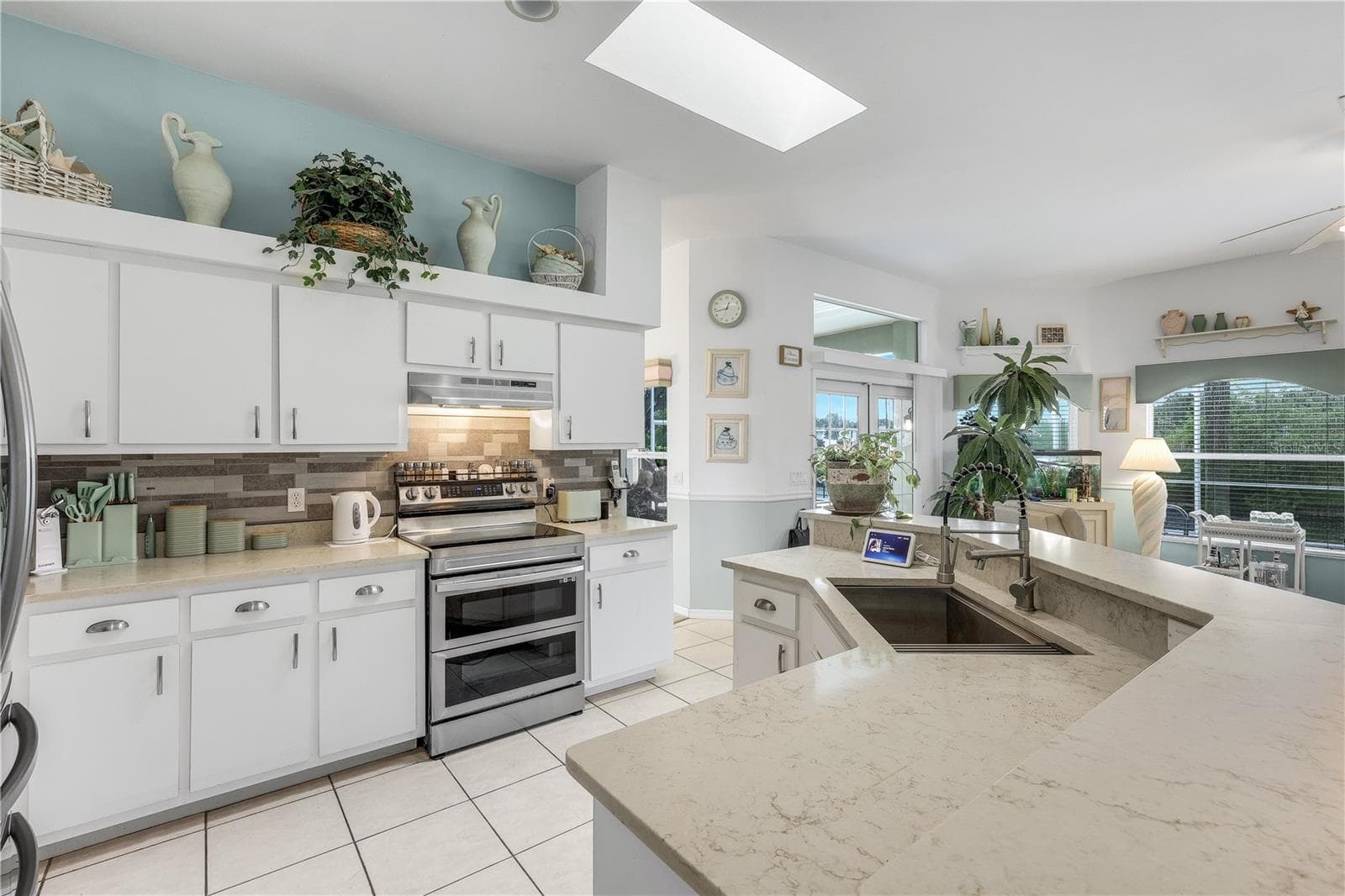 Bright, spacious kitchen with quartz countertops. - 305 SE 31ST ST, CAPE CORAL