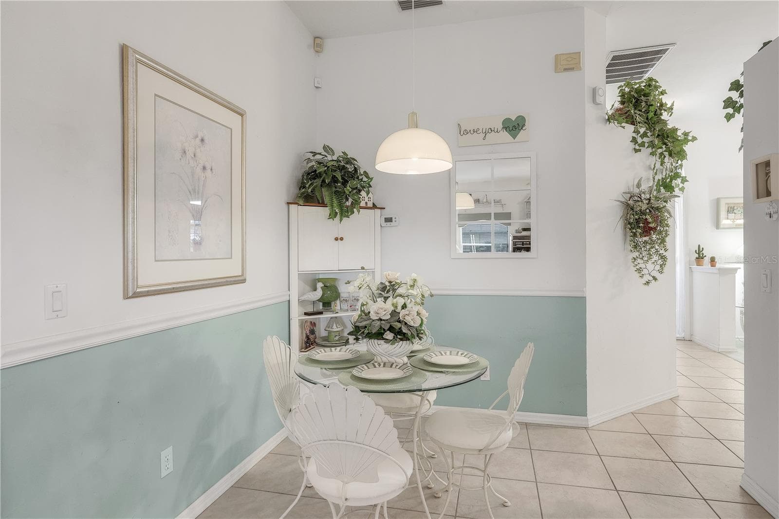 In-kitchen dining area. - 305 SE 31ST ST, CAPE CORAL