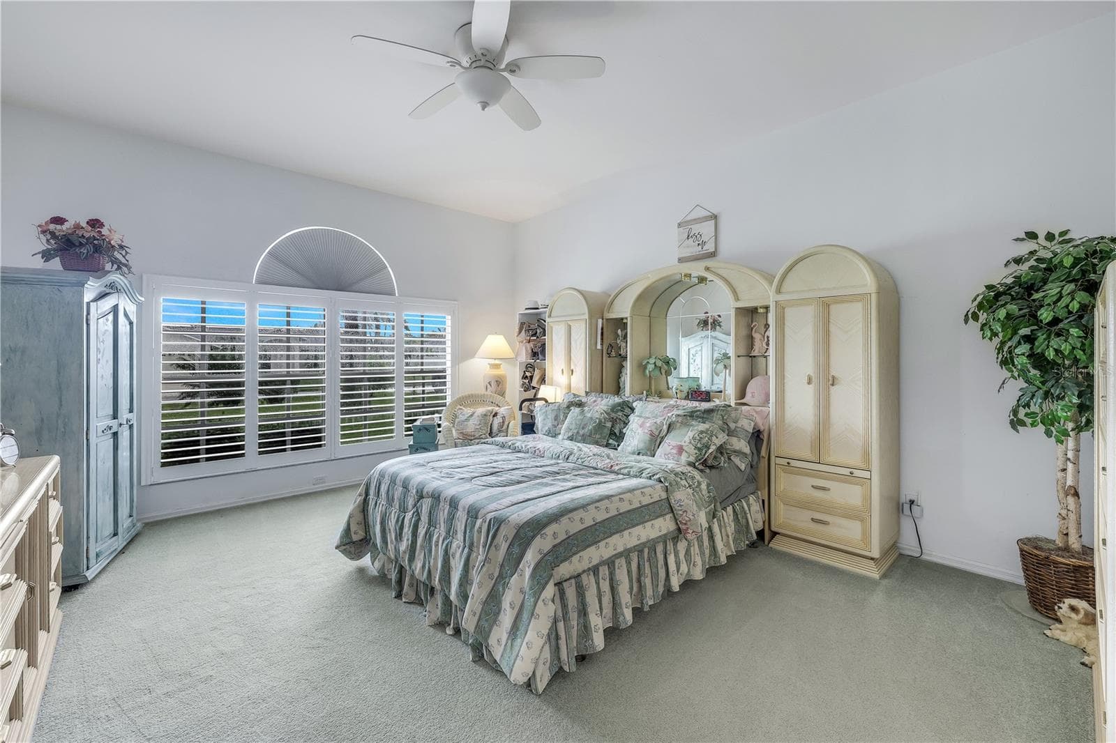 Huge primary bedroom with plantation shutters. - 305 SE 31ST ST, CAPE CORAL