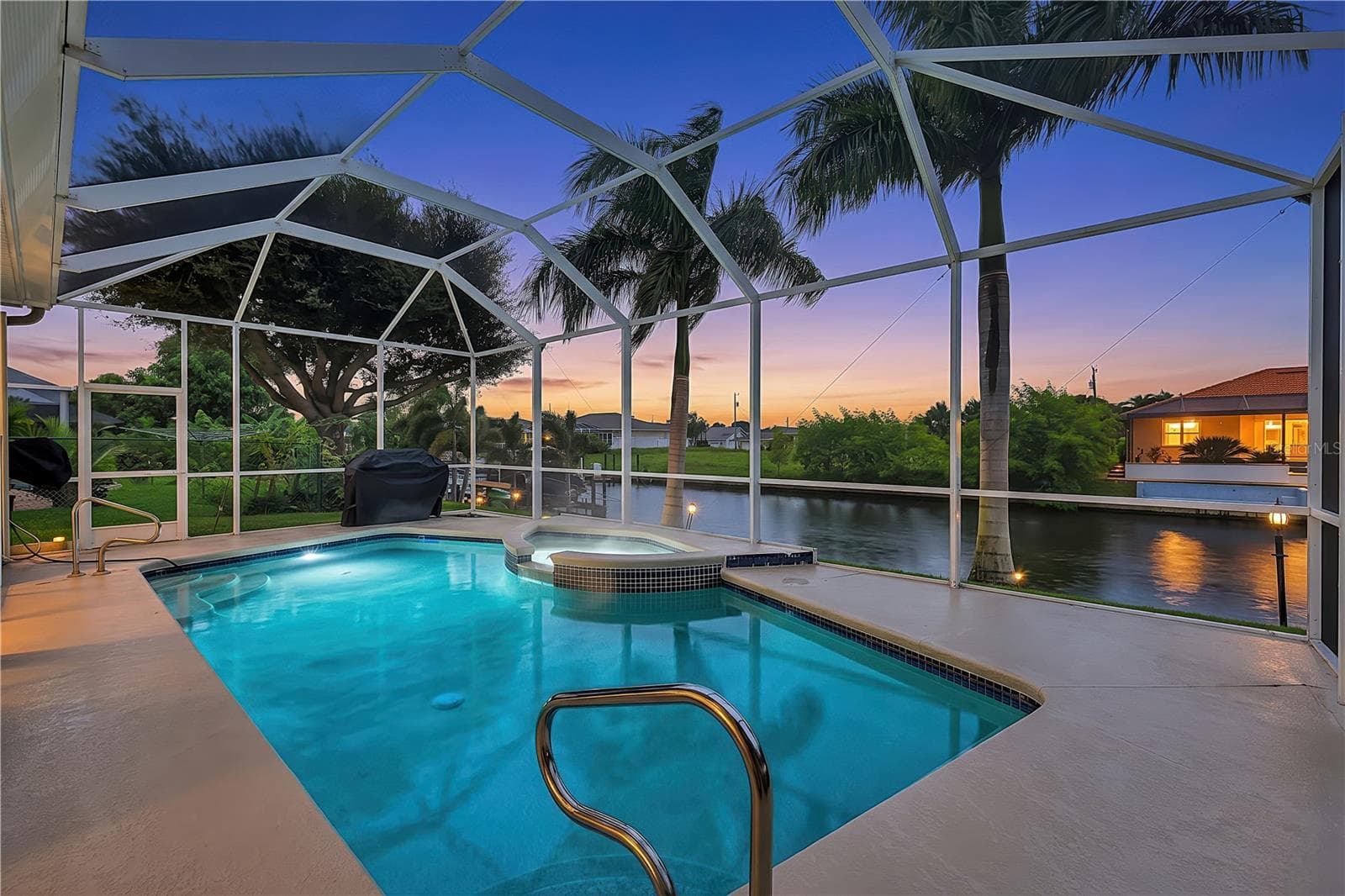 Imagine relaxing in the pool and spa year around! - 305 SE 31ST ST, CAPE CORAL