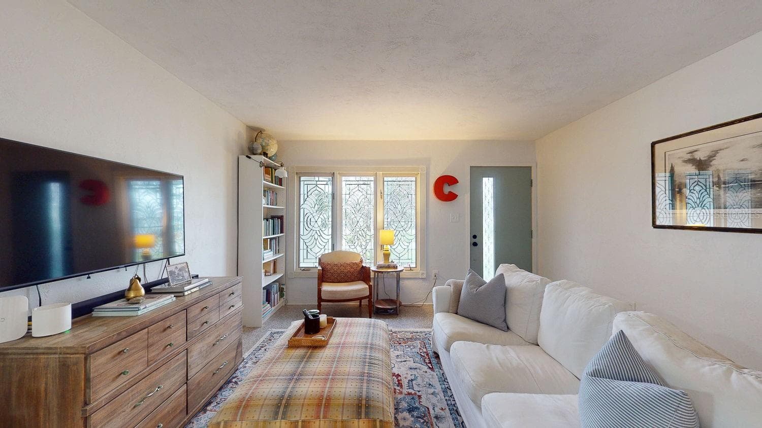 Living room - 6782 33RD AVE N, ST PETERSBURG