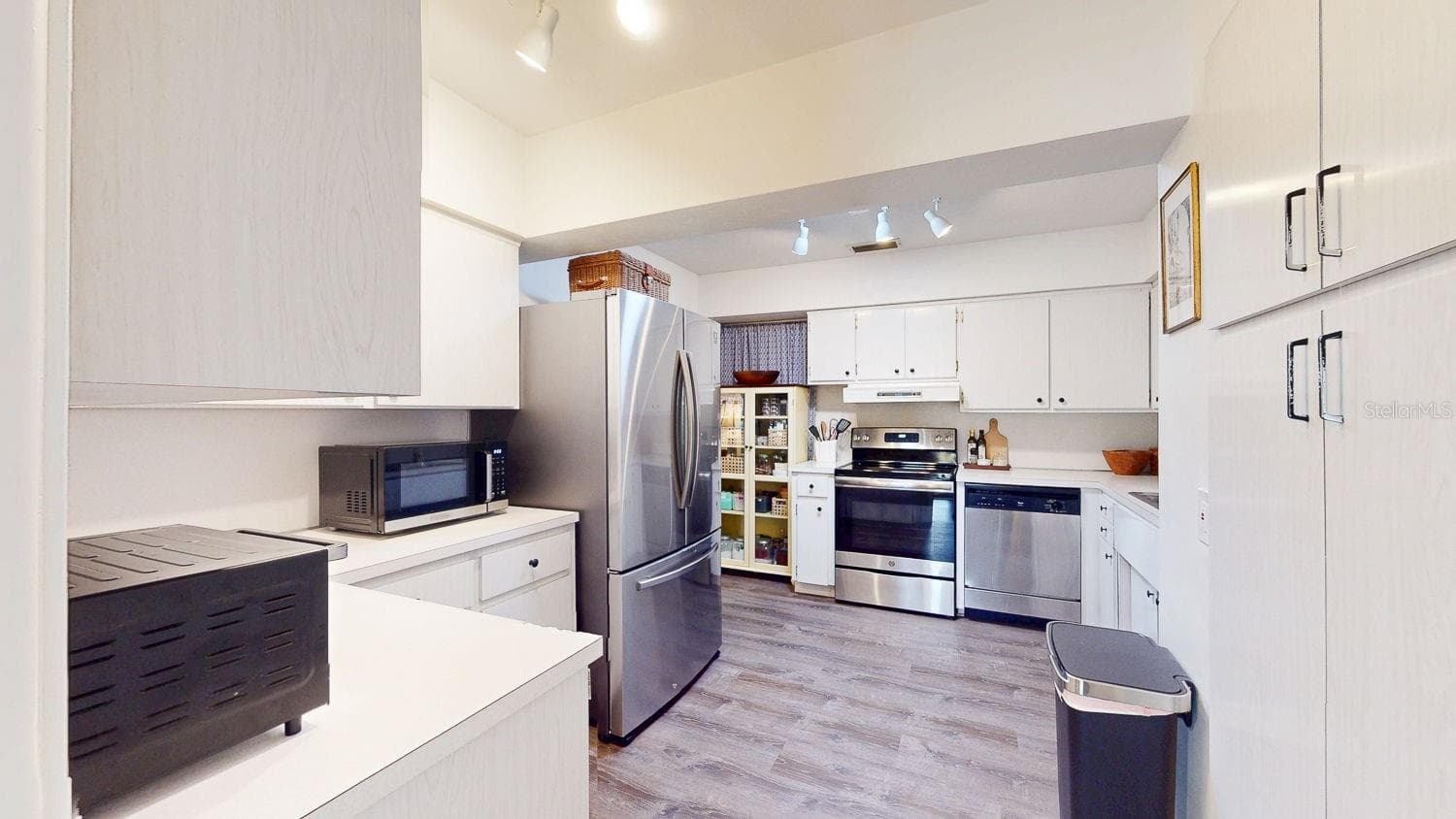 Kitchen - 6782 33RD AVE N, ST PETERSBURG