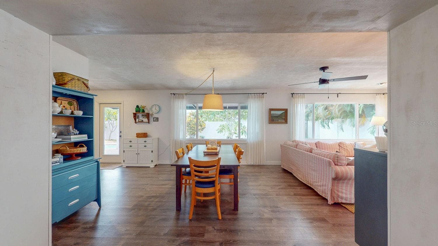 Dining area - 6782 33RD AVE N, ST PETERSBURG