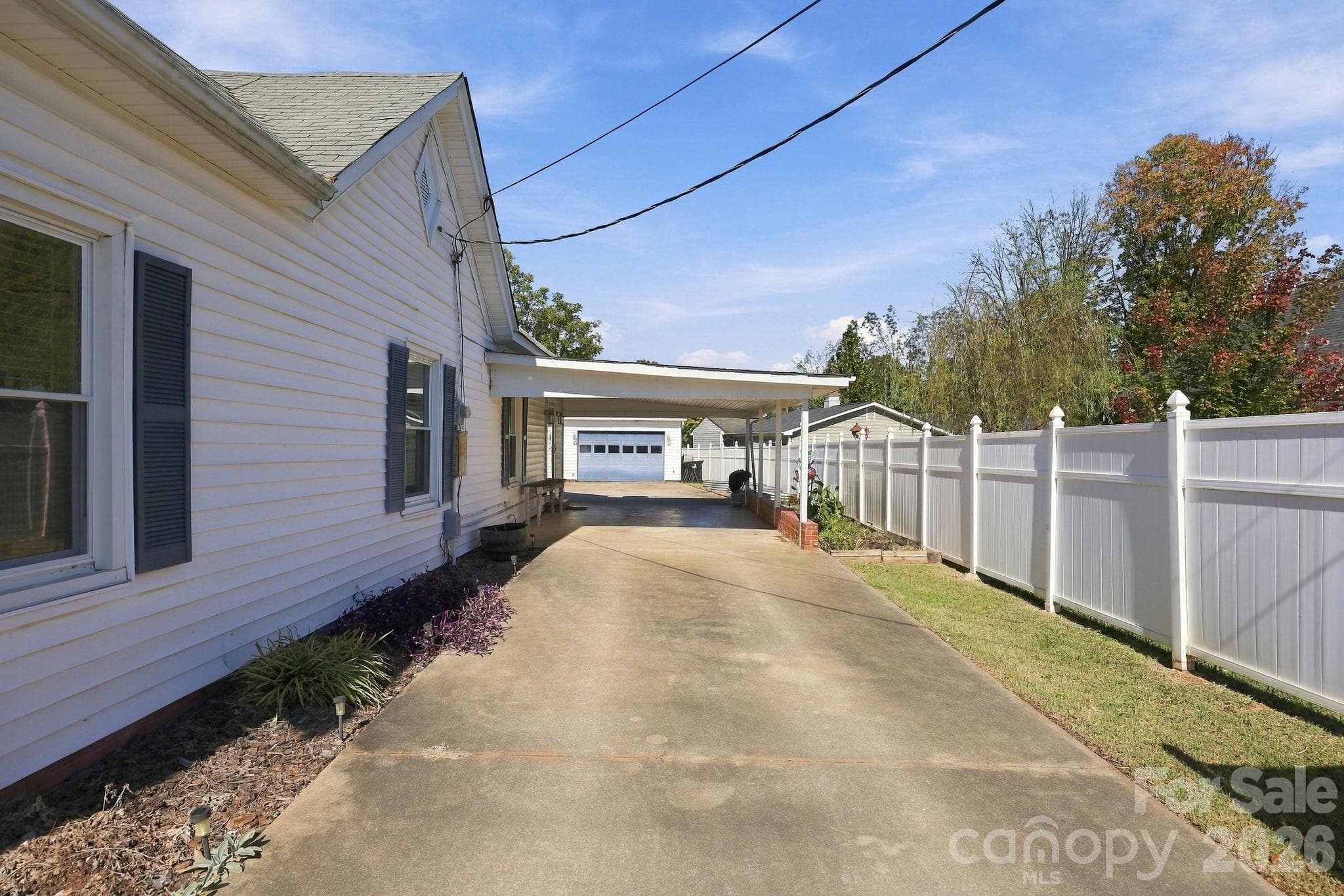 Large driveway - 613 Salisbury Street, China Grove