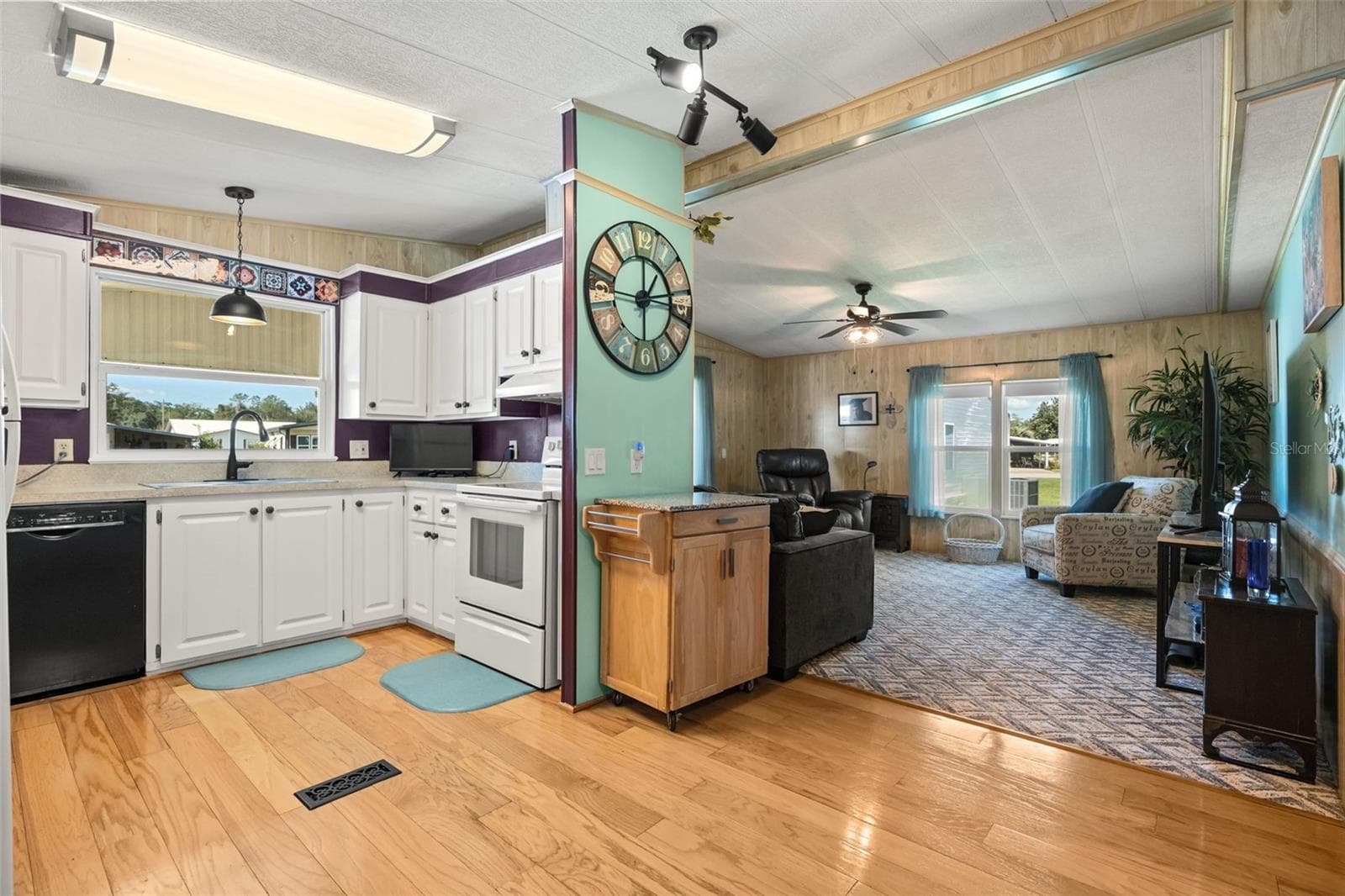 Manufactured Home at 5438 SEVILLE DR, ZEPHYRHILLS, photo 3 of 18