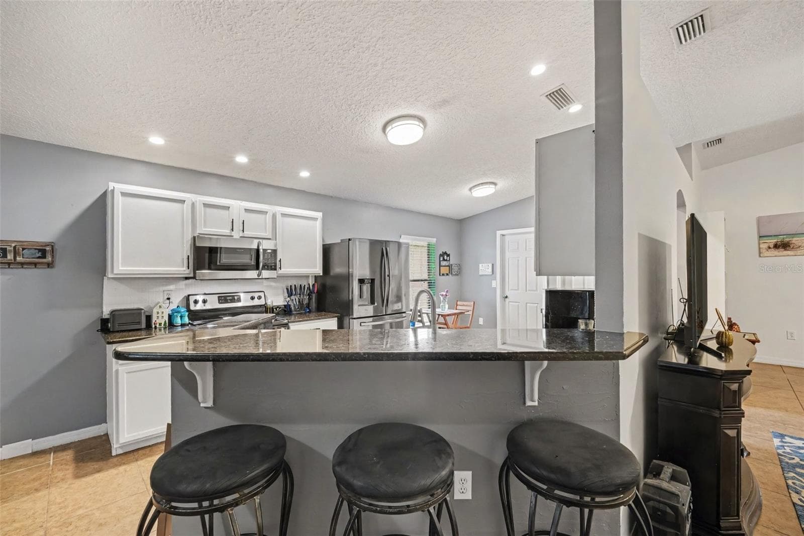 Breakfast Bar w/ addtional seating - 5531 TALBOT BLVD, COCOA