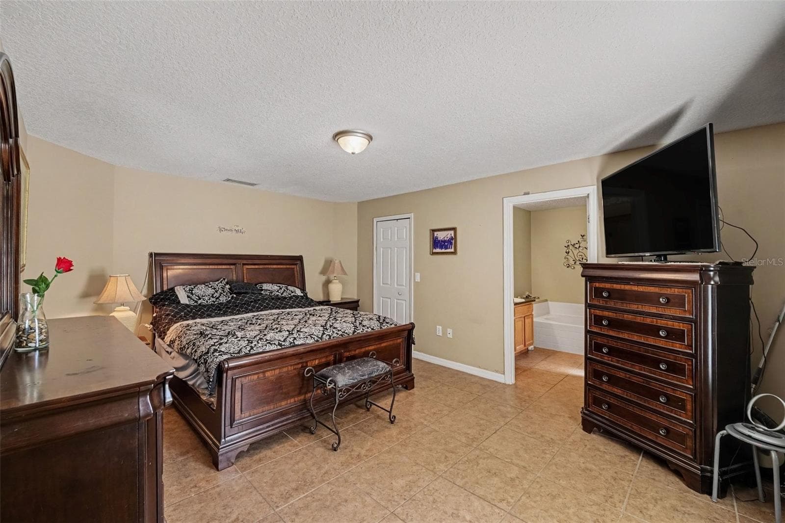 Enormous primary suite w/ walk in closet - 5531 TALBOT BLVD, COCOA