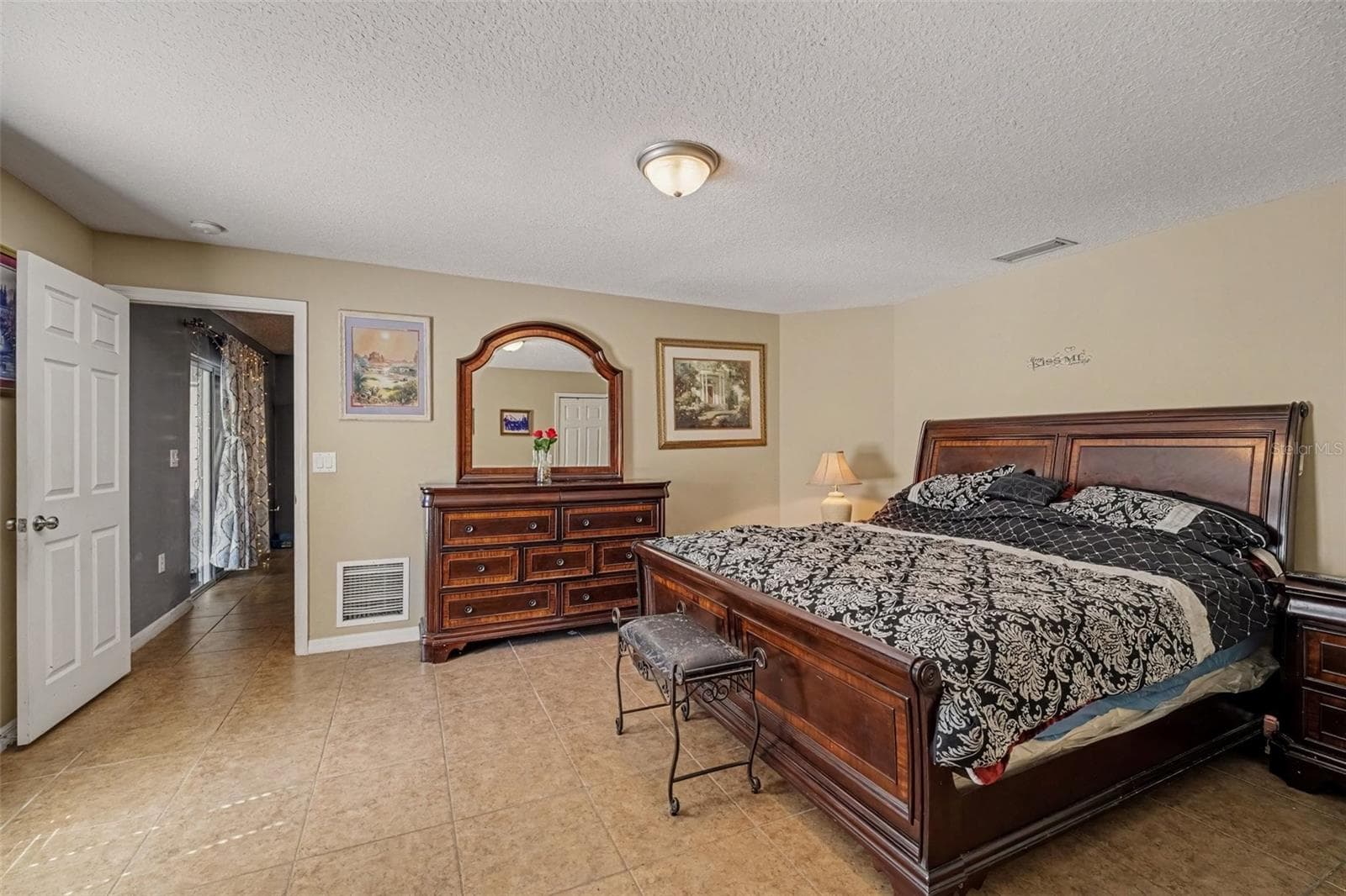 Light and bright space - 5531 TALBOT BLVD, COCOA