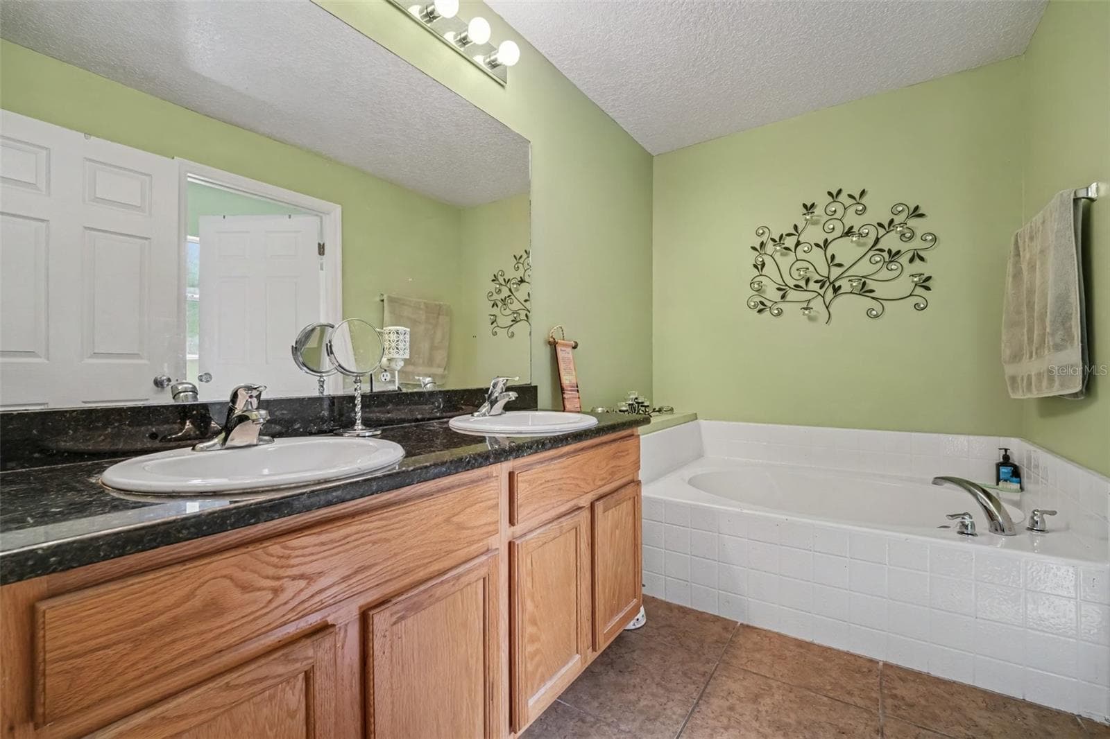 Primary bath w/ double sinks and granite countertop - 5531 TALBOT BLVD, COCOA