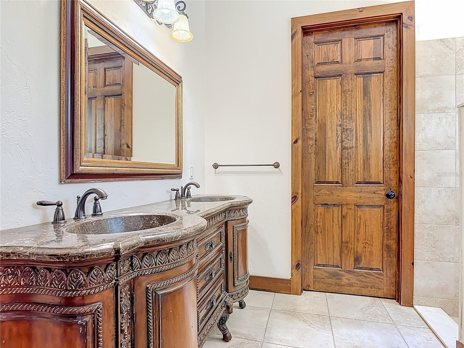 Primary bathroom with jacuzzi tub, separate shower and separate water closet - 250 GARDEN ST, LAKE HELEN
