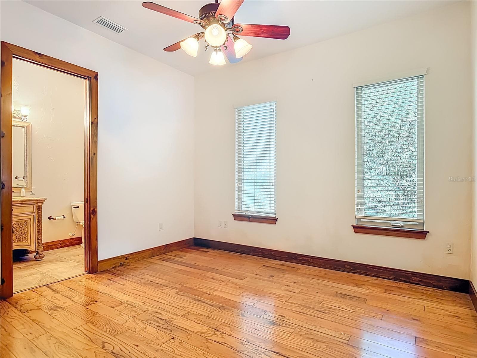 2nd Primary bedroom suite with full bath attached. - 250 GARDEN ST, LAKE HELEN