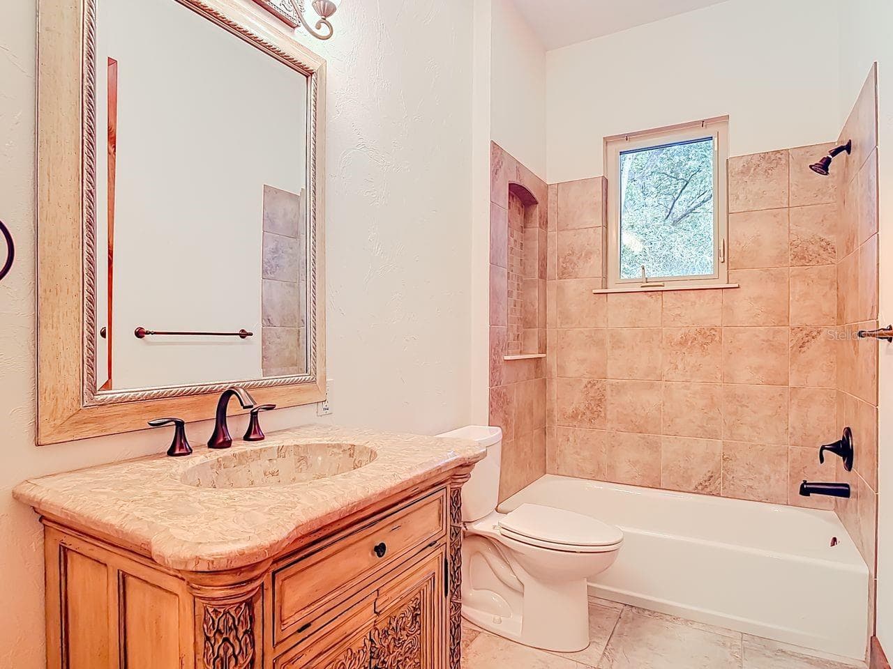 2nd bathroom with tub/shower combo - 250 GARDEN ST, LAKE HELEN
