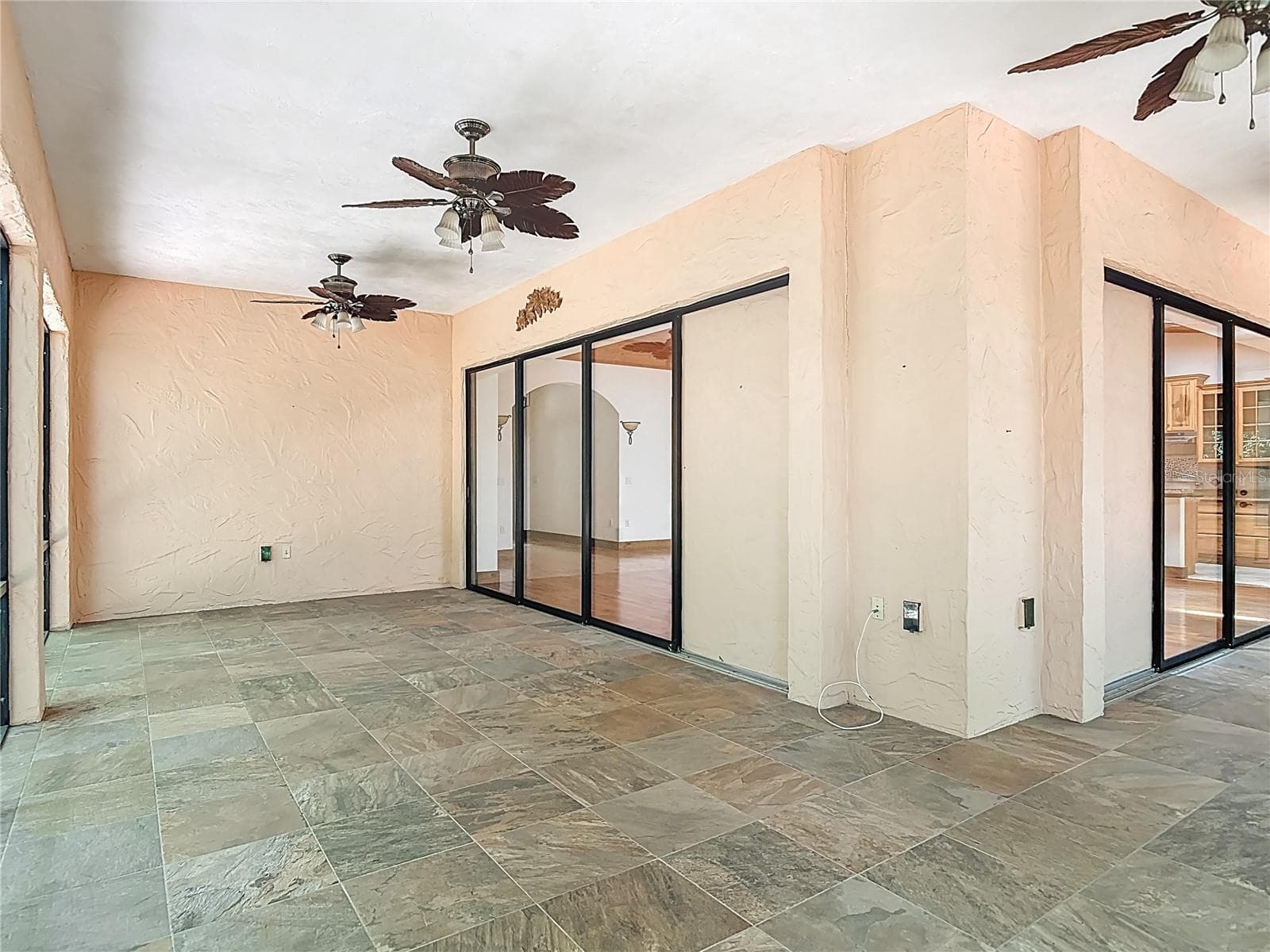 Large L shaped wrap around porch living area. - 250 GARDEN ST, LAKE HELEN