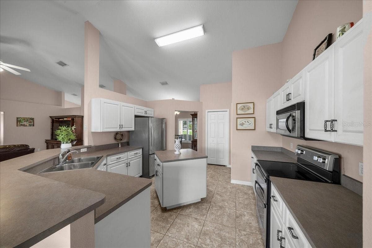 Single Family Residence at 3202 SE 24TH AVE, OCALA, photo 18 of 37